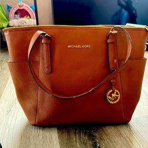 Marilyn medium saffiano leather tote bag